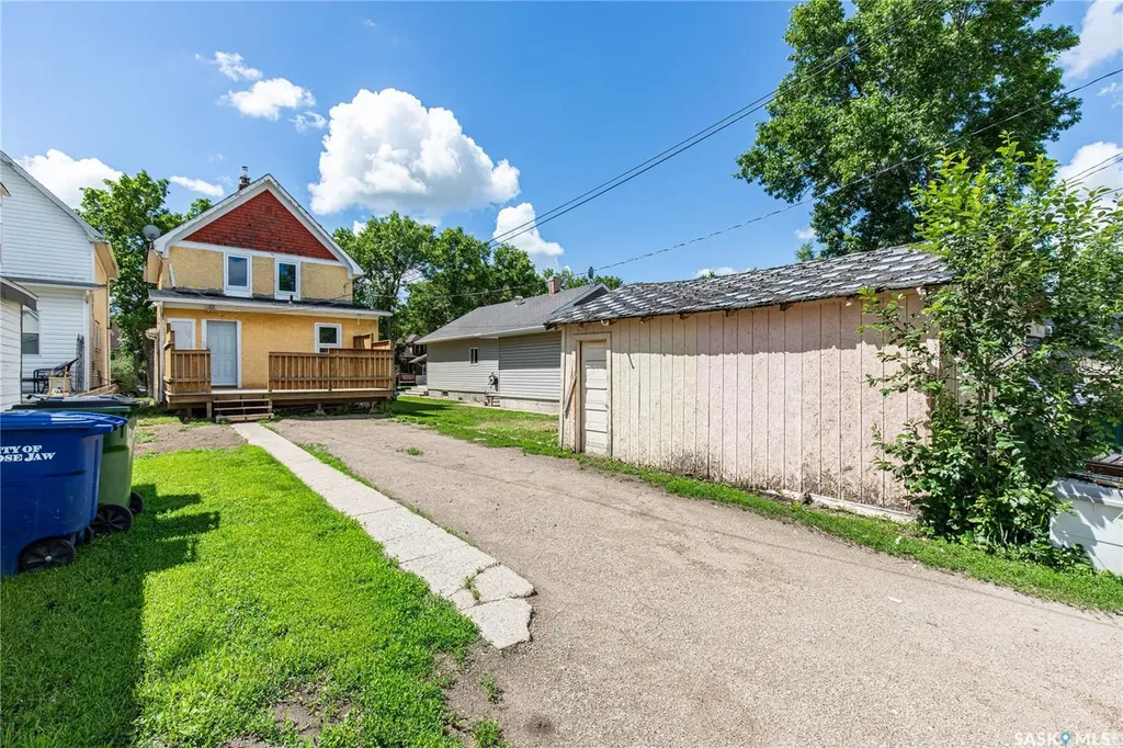 430 Duffield Street W Moose Jaw SK S6H 5H8