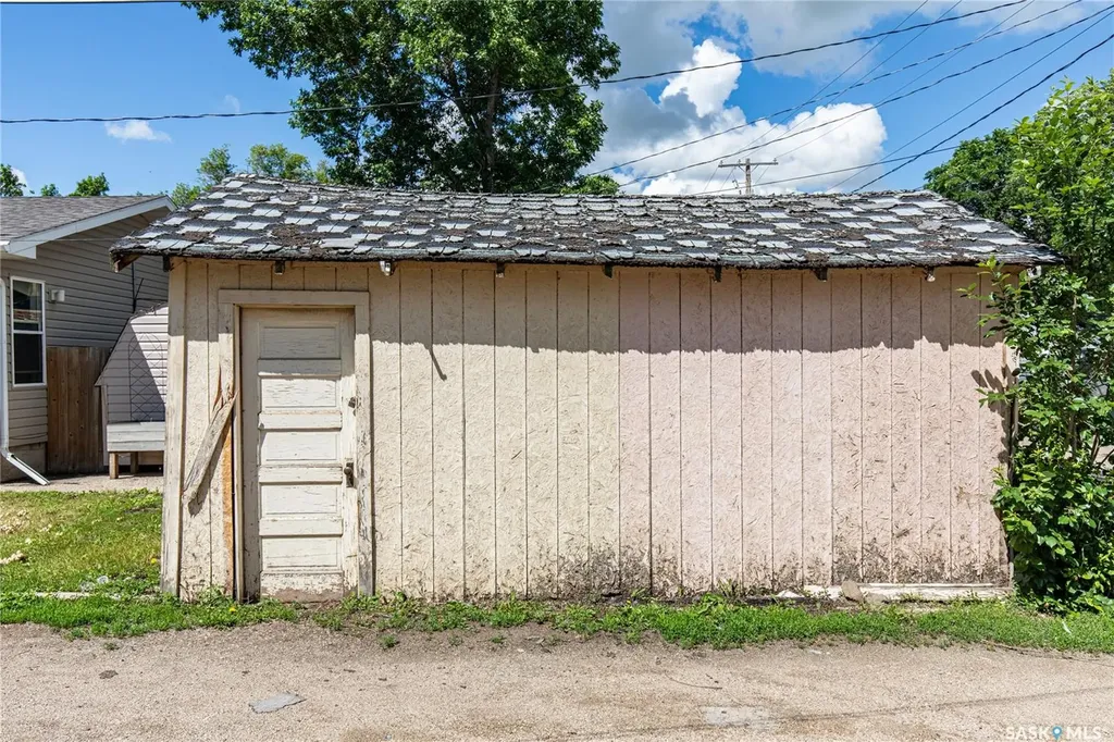 430 Duffield Street W Moose Jaw SK S6H 5H8