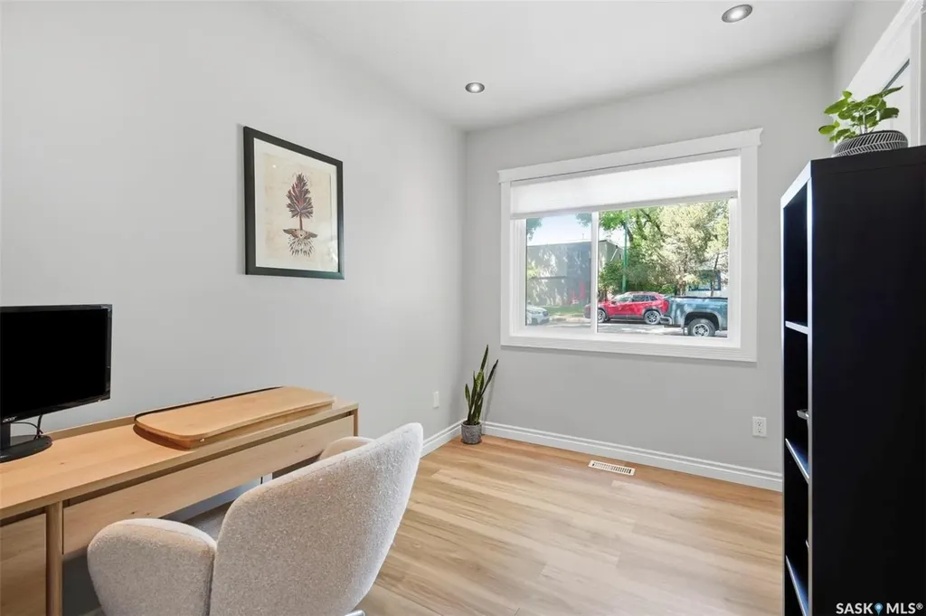 1014 9th Street E Saskatoon SK S7H 0N2
