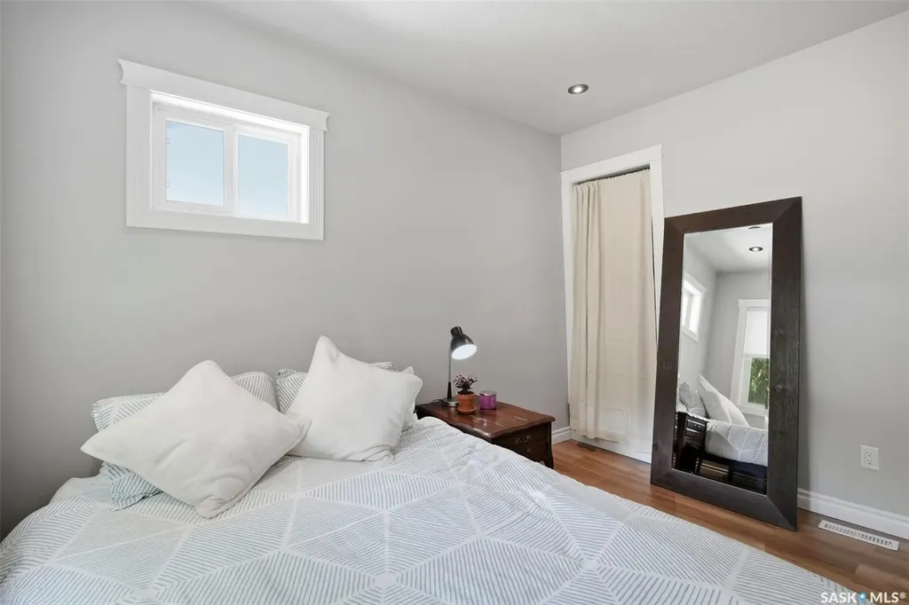 1014 9th Street E Saskatoon SK S7H 0N2