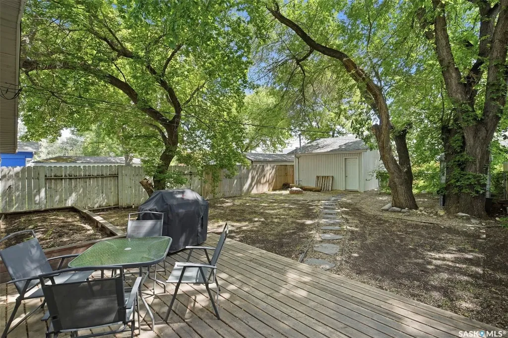 1014 9th Street E Saskatoon SK S7H 0N2