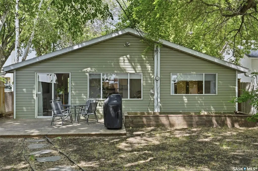 1014 9th Street E Saskatoon SK S7H 0N2