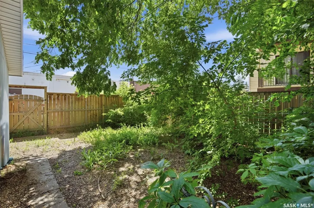 1014 9th Street E Saskatoon SK S7H 0N2