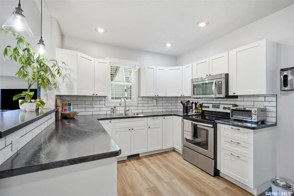 1014 9th Street E Saskatoon SK S7H 0N2