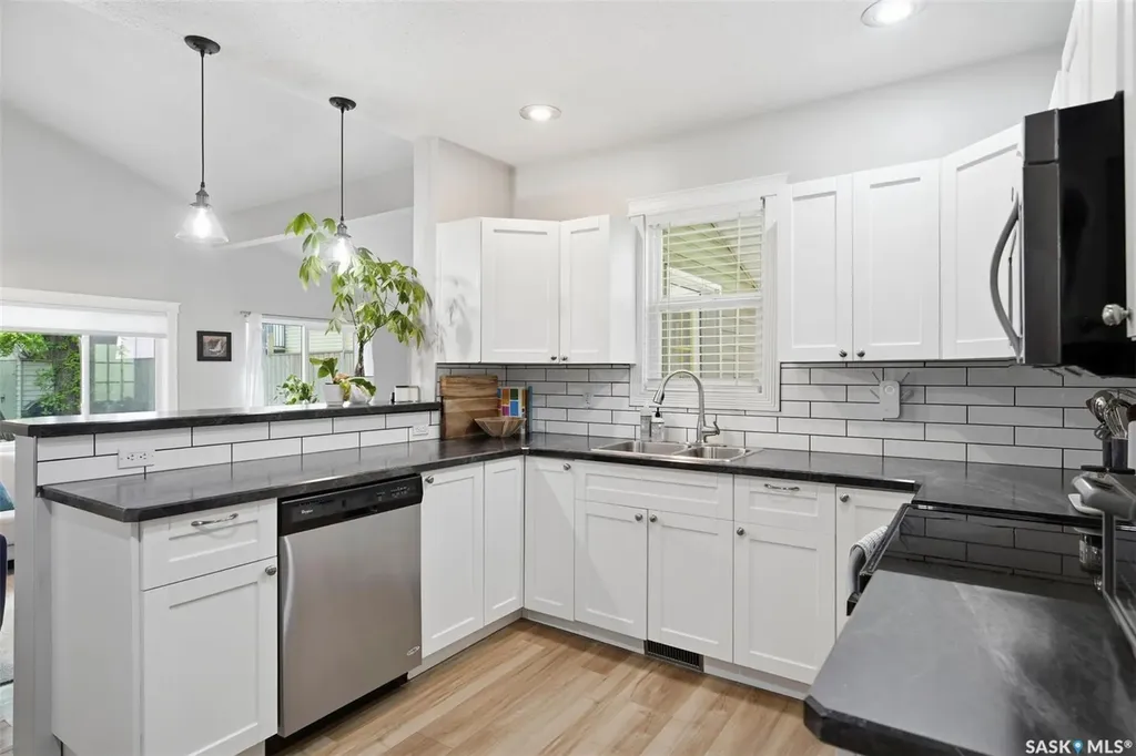1014 9th Street E Saskatoon SK S7H 0N2