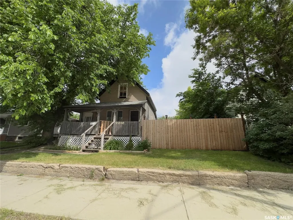 1010 Athabasca Street E Moose Jaw SK S6H 0N2