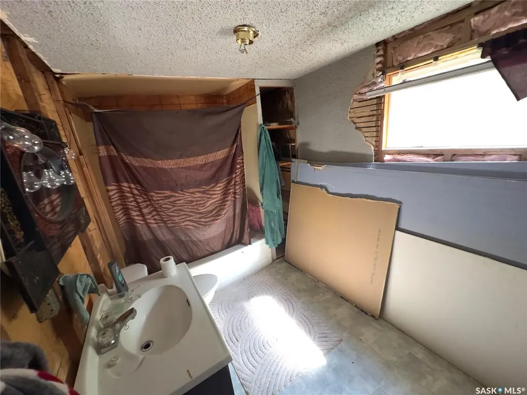 1010 Athabasca Street E Moose Jaw SK S6H 0N2