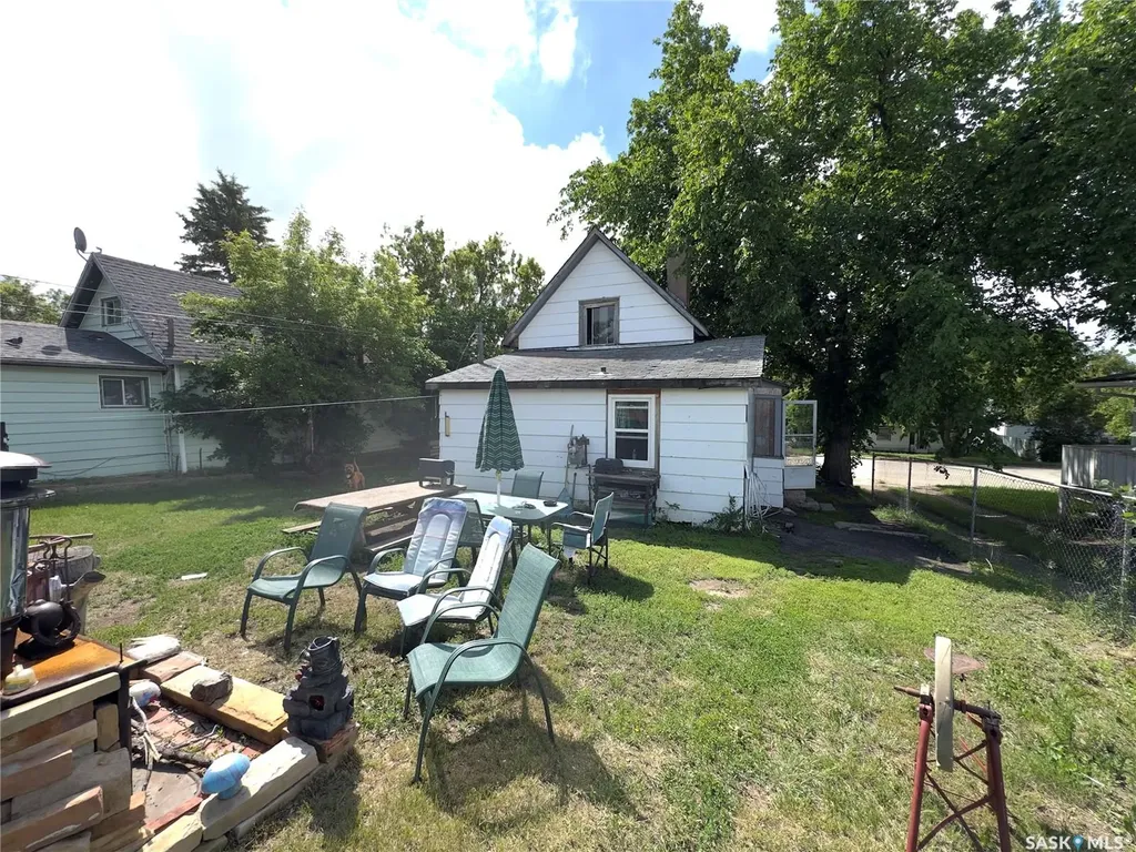 1010 Athabasca Street E Moose Jaw SK S6H 0N2