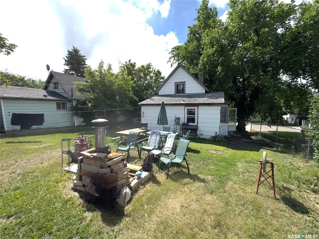 1010 Athabasca Street E Moose Jaw SK S6H 0N2