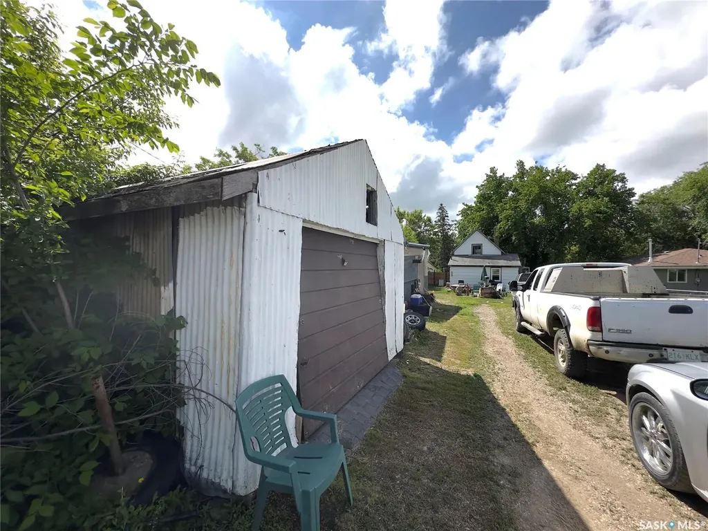 1010 Athabasca Street E Moose Jaw SK S6H 0N2