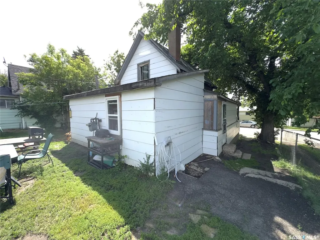 1010 Athabasca Street E Moose Jaw SK S6H 0N2