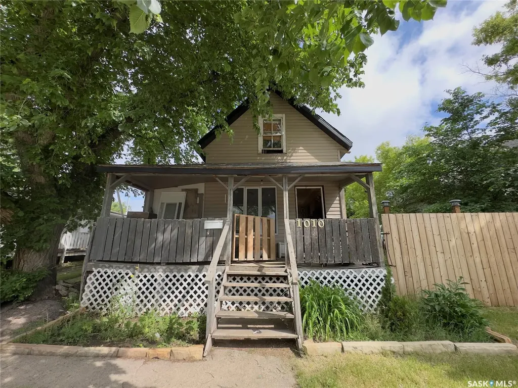 1010 Athabasca Street E Moose Jaw SK S6H 0N2