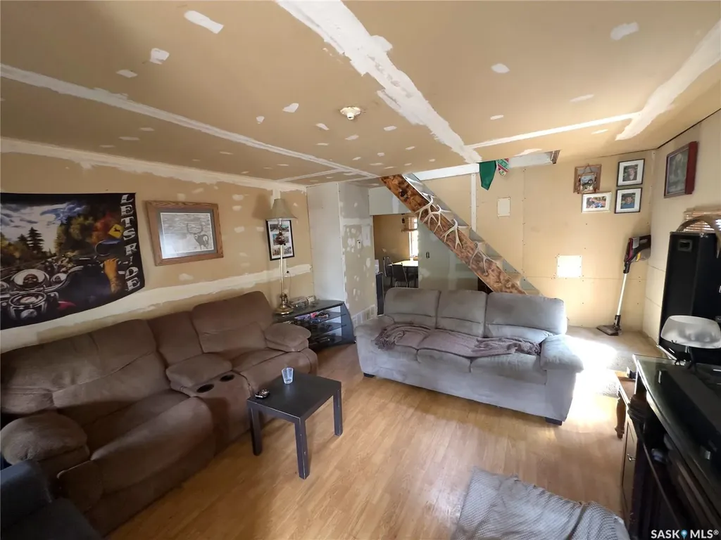 1010 Athabasca Street E Moose Jaw SK S6H 0N2