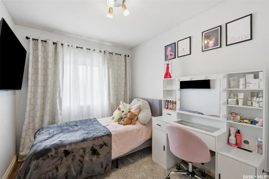 722 Lamarsh Lane Saskatoon SK S7W 1B6