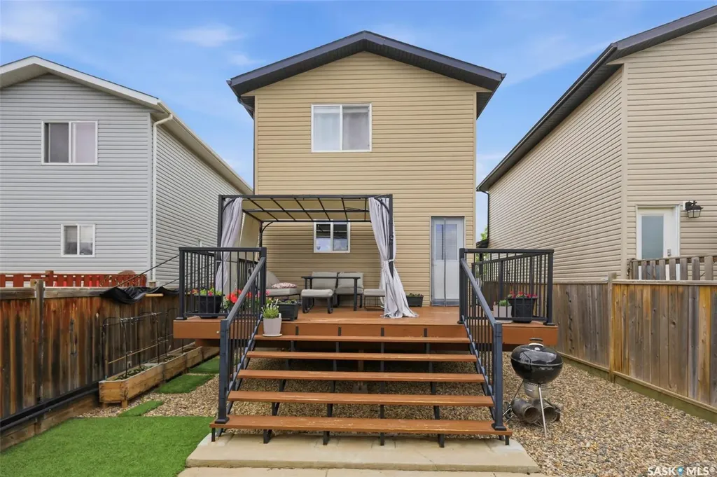722 Lamarsh Lane Saskatoon SK S7W 1B6