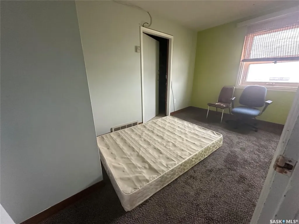 136 Center Street Assiniboia SK S0H 0B0