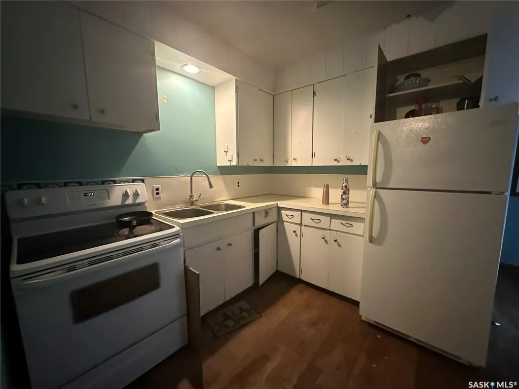 136 Center Street Assiniboia SK S0H 0B0