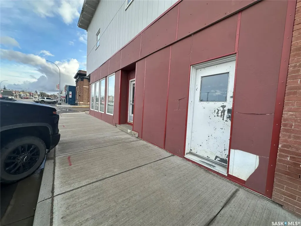 136 Center Street Assiniboia SK S0H 0B0