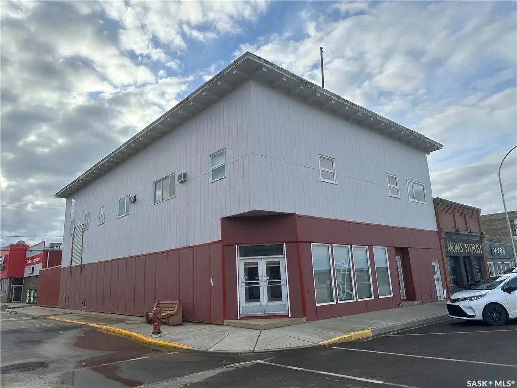 136 Center Street Assiniboia SK S0H 0B0