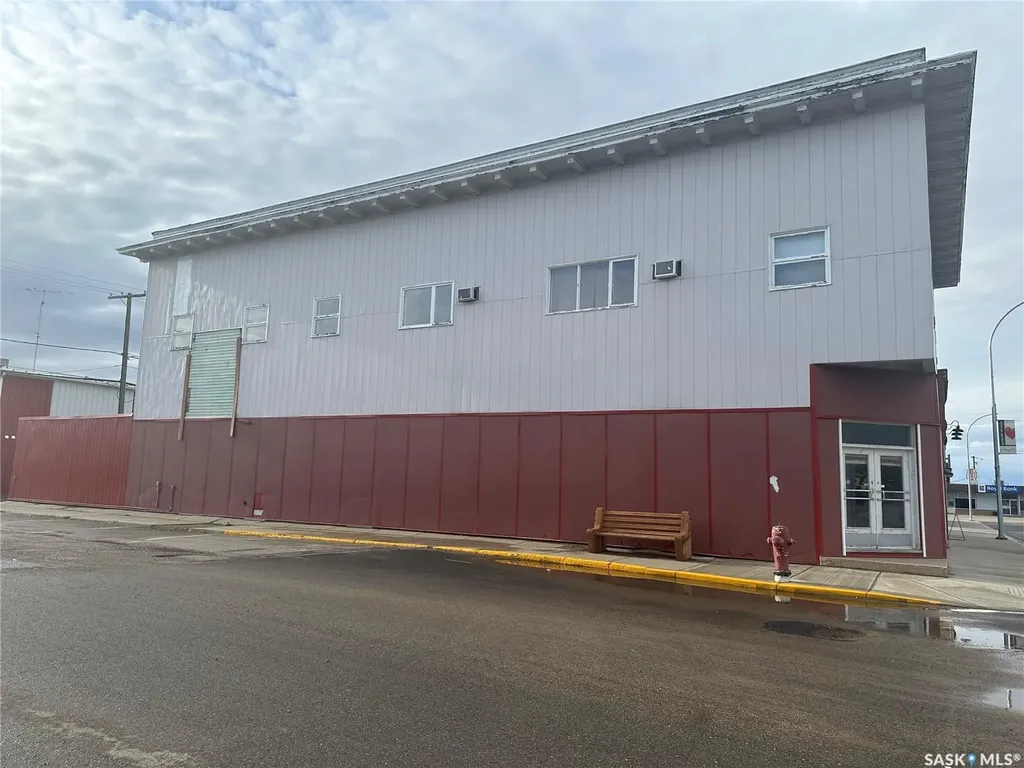136 Center Street Assiniboia SK S0H 0B0