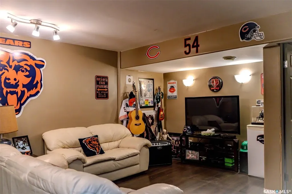 1430 10th Avenue E Regina SK S4N 7P6