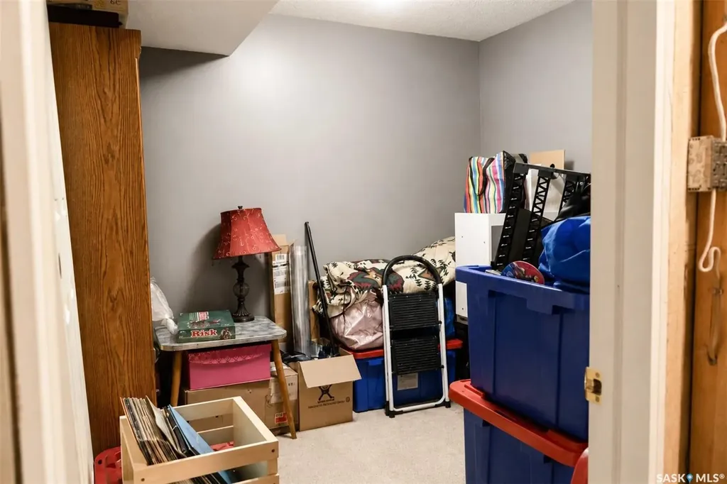 1430 10th Avenue E Regina SK S4N 7P6