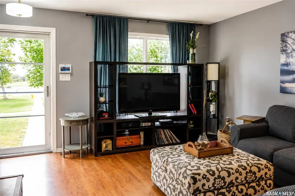 1430 10th Avenue E Regina SK S4N 7P6