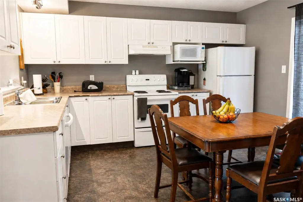 1430 10th Avenue E Regina SK S4N 7P6