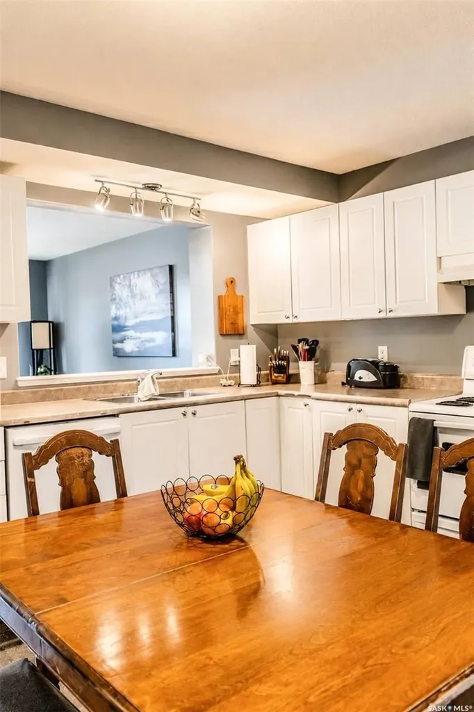 1430 10th Avenue E Regina SK S4N 7P6