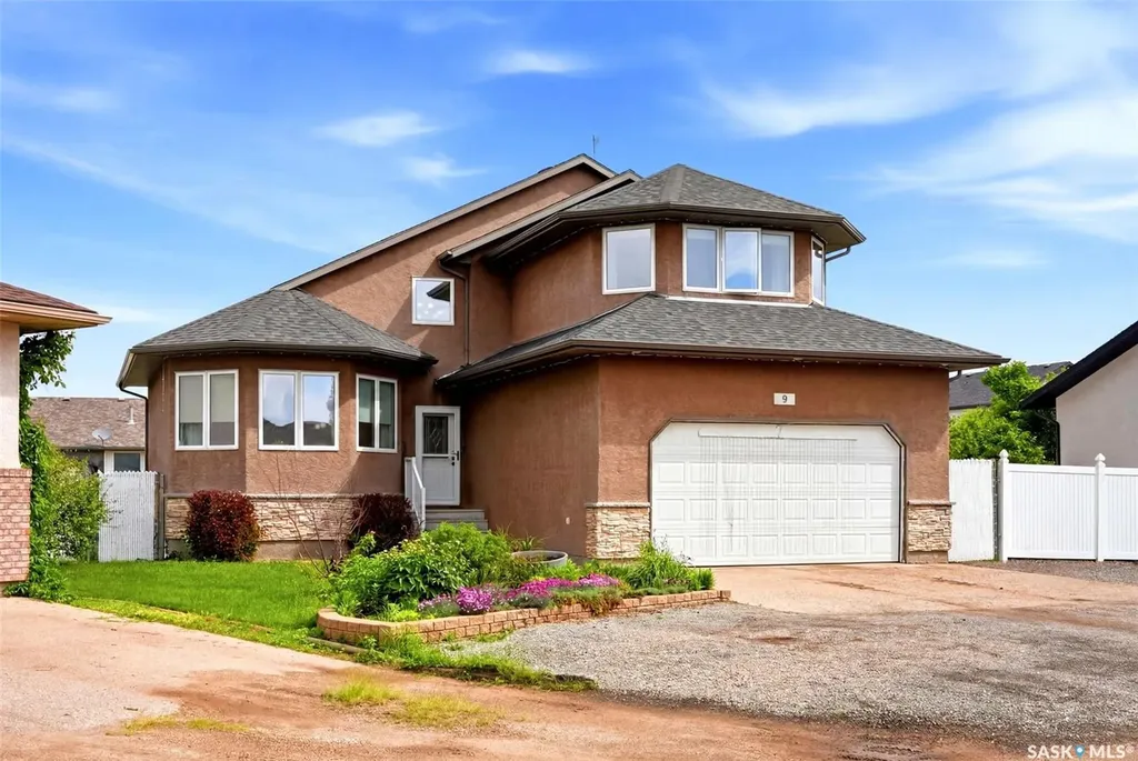 9 Brayden Bay Grand Coulee SK S4M 0A3