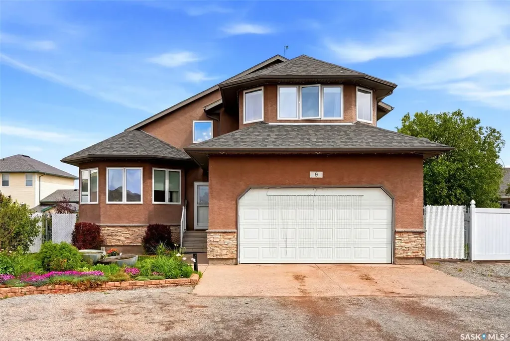 9 Brayden Bay Grand Coulee SK S4M 0A3