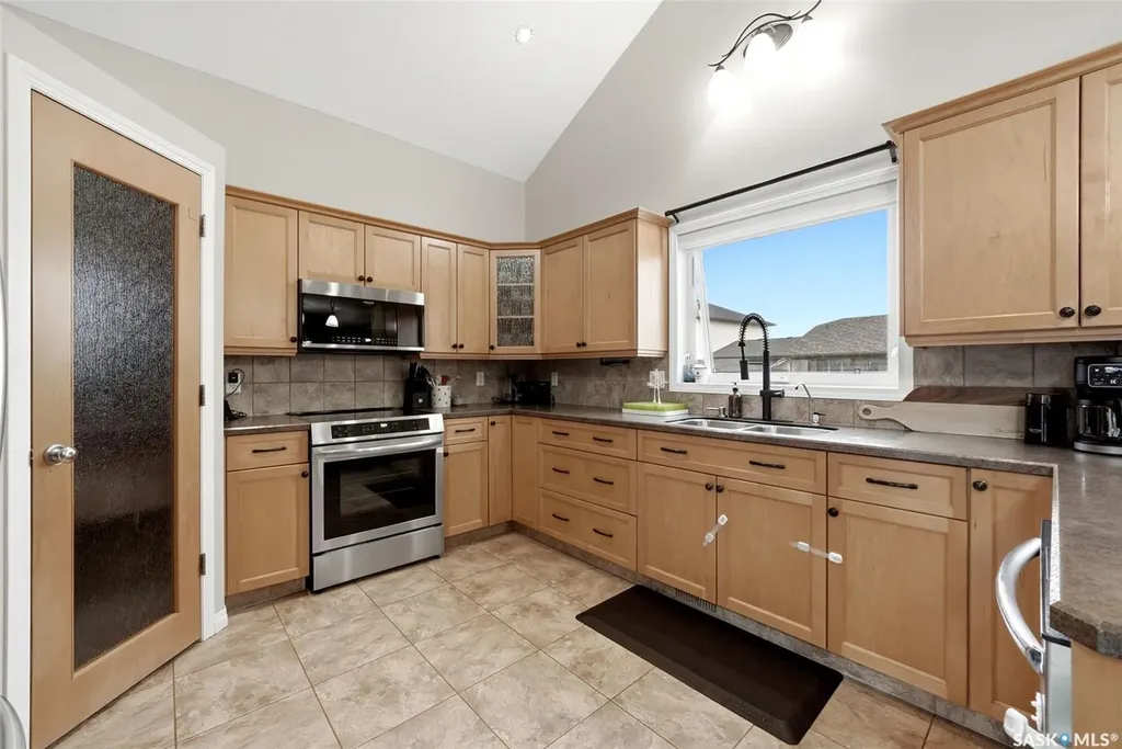 9 Brayden Bay Grand Coulee SK S4M 0A3