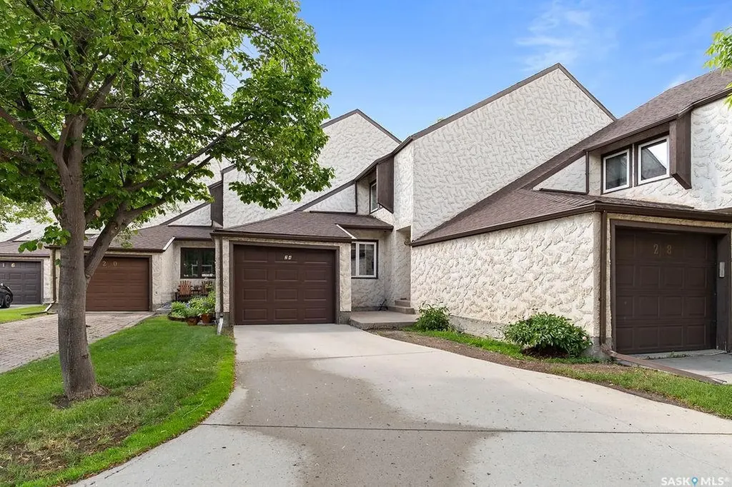 24 Cannington Mews Regina SK S4S 5Z7