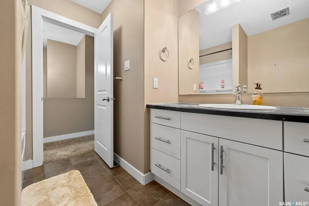 24 Cannington Mews Regina SK S4S 5Z7