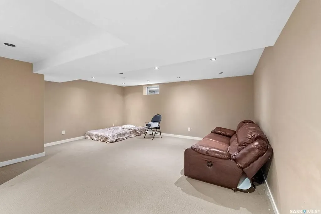 24 Cannington Mews Regina SK S4S 5Z7