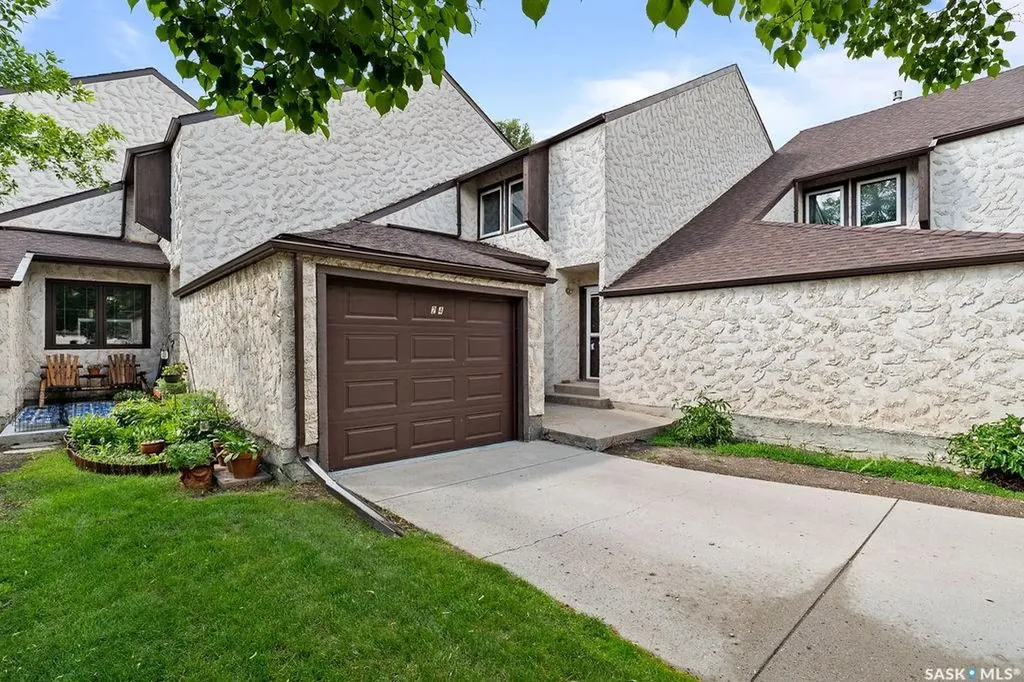 24 Cannington Mews Regina SK S4S 5Z7
