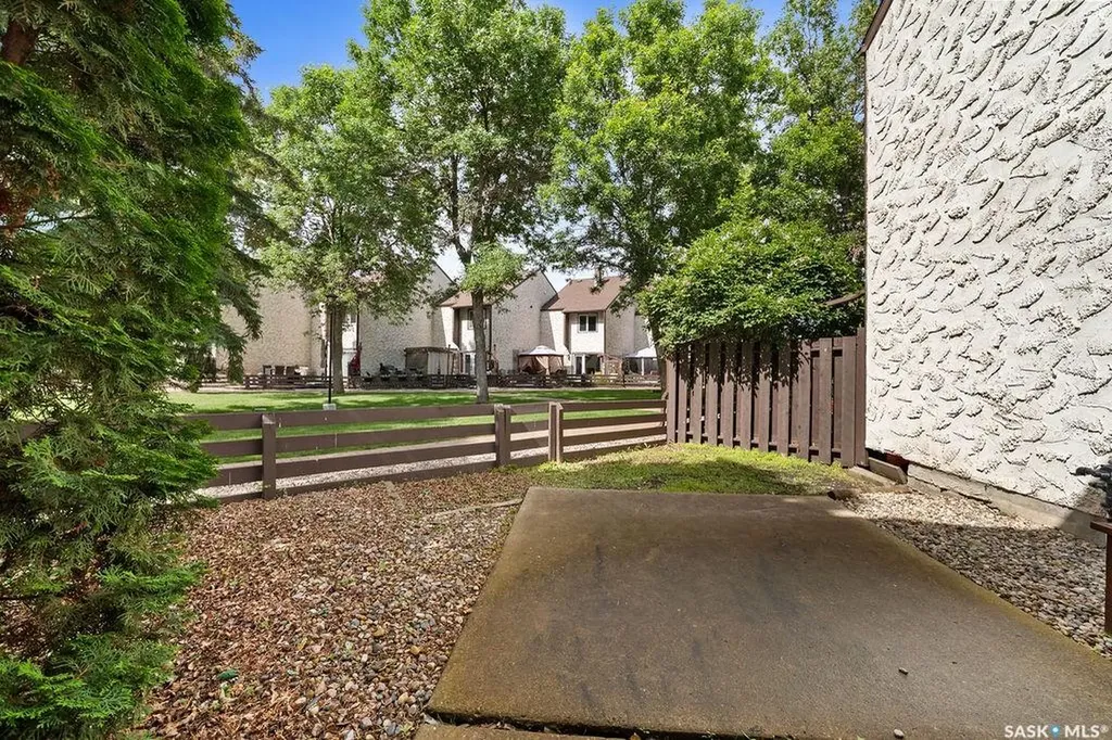 24 Cannington Mews Regina SK S4S 5Z7