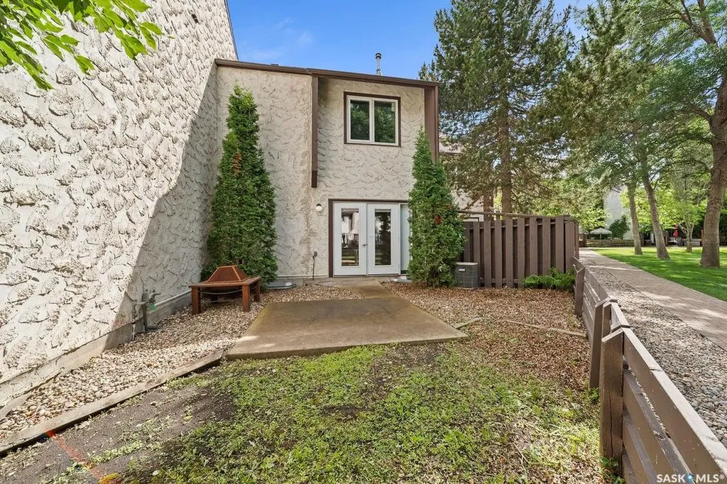 24 Cannington Mews Regina SK S4S 5Z7