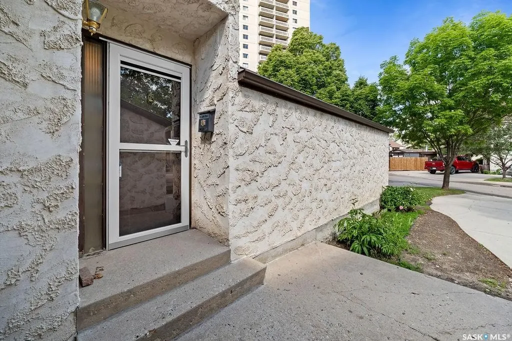 24 Cannington Mews Regina SK S4S 5Z7