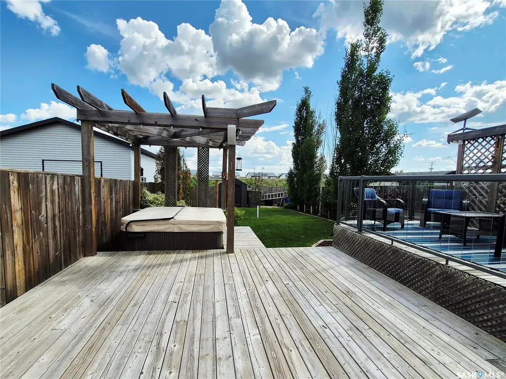 944 Glenview Cove Martensville SK S0K 0A2