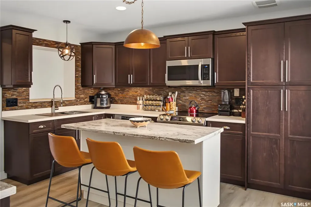 944 Glenview Cove Martensville SK S0K 0A2