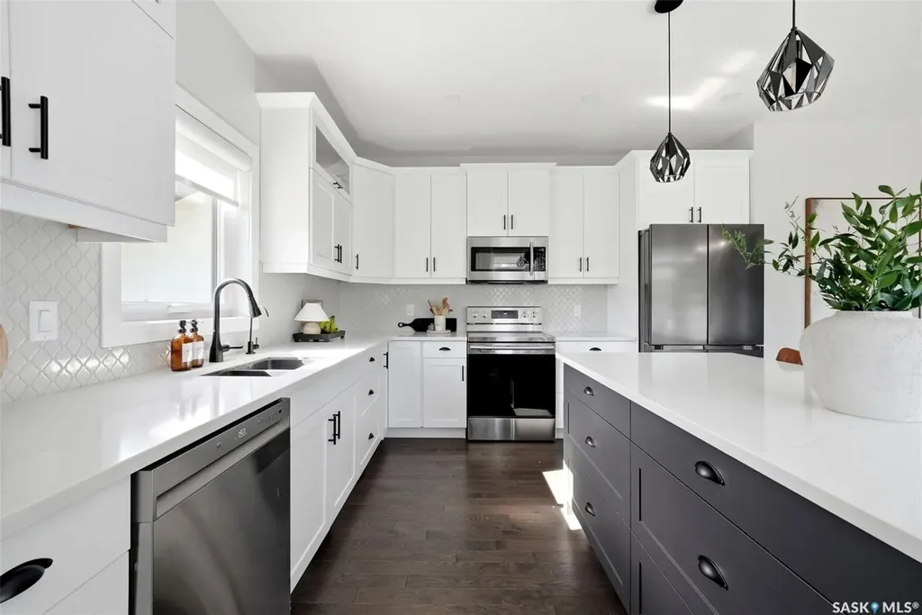 8 Yale Place White City SK S4L 0C7