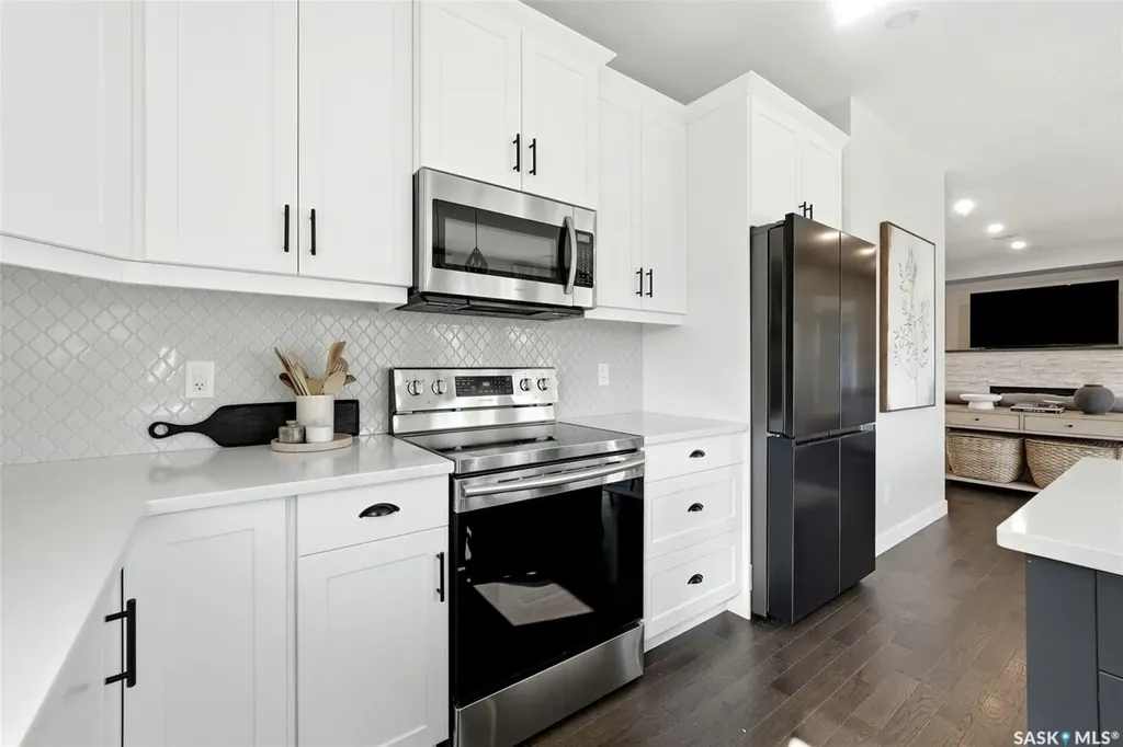 8 Yale Place White City SK S4L 0C7