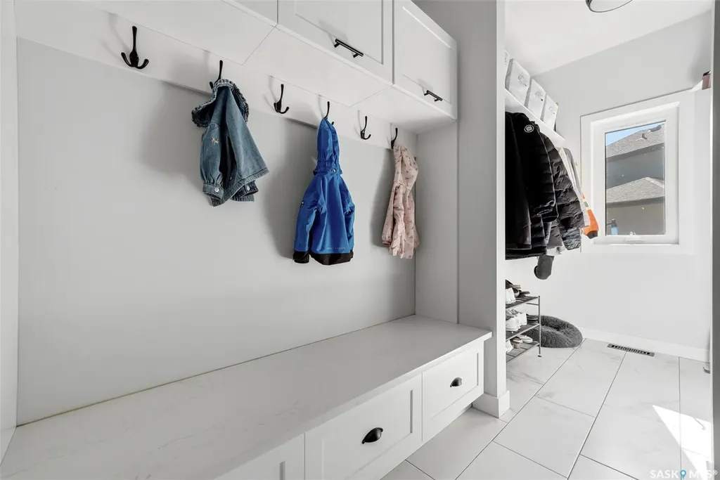 8 Yale Place White City SK S4L 0C7