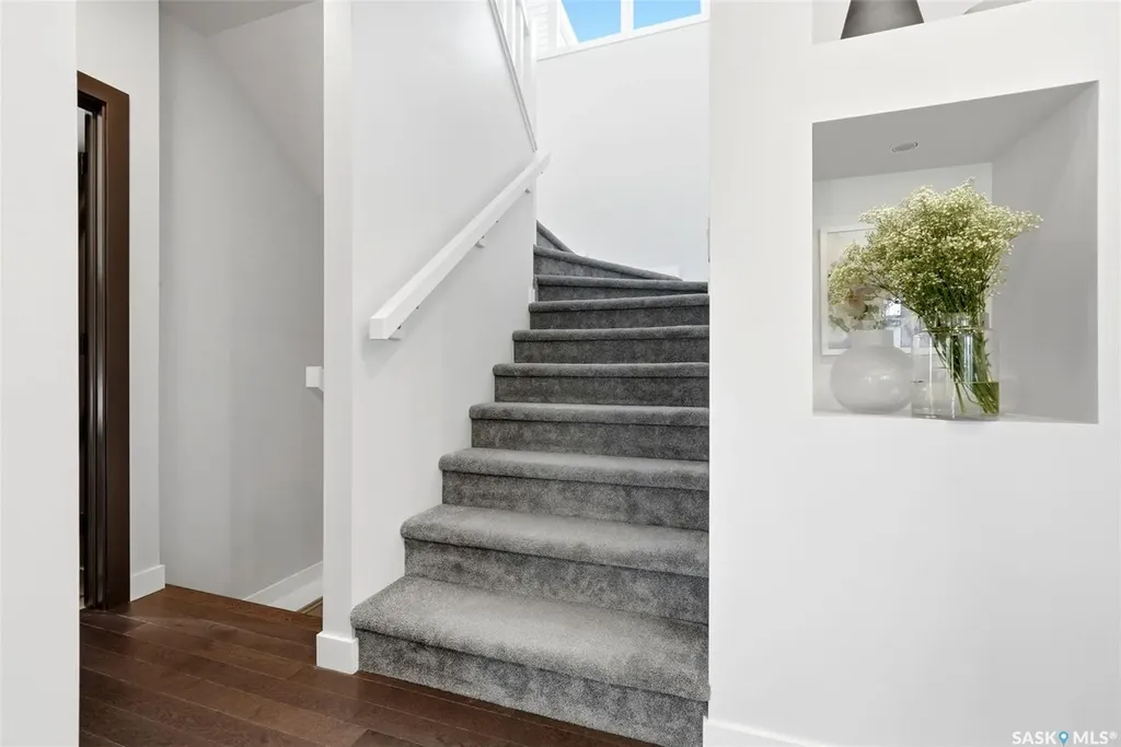 8 Yale Place White City SK S4L 0C7