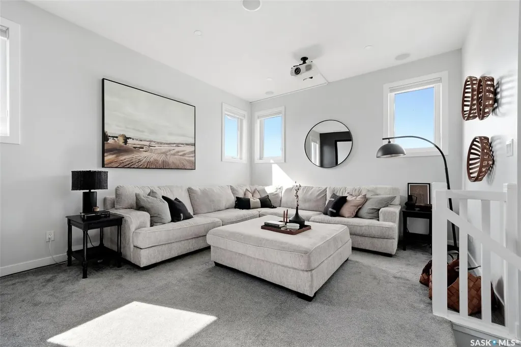 8 Yale Place White City SK S4L 0C7