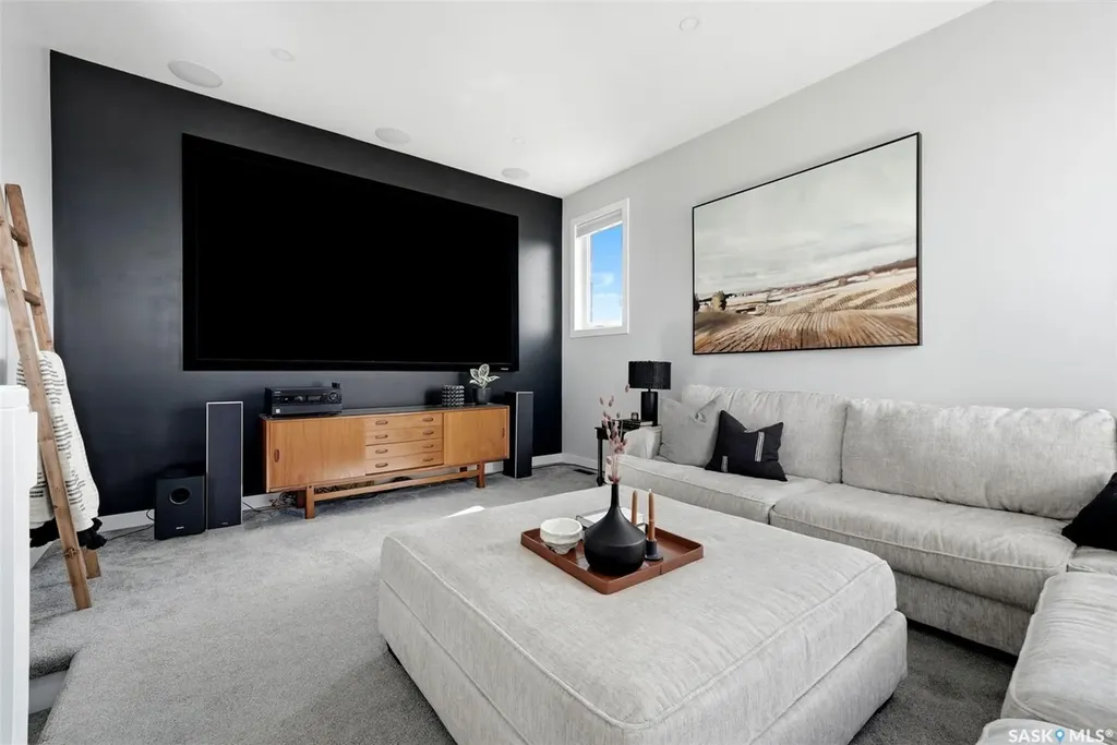 8 Yale Place White City SK S4L 0C7