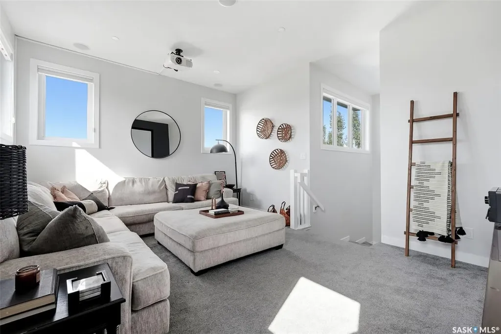 8 Yale Place White City SK S4L 0C7