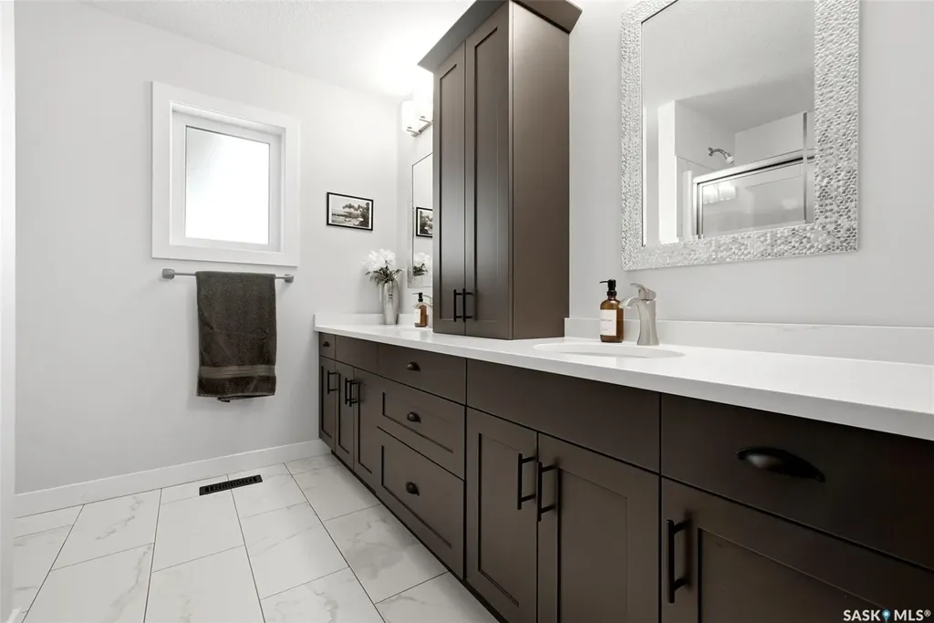 8 Yale Place White City SK S4L 0C7