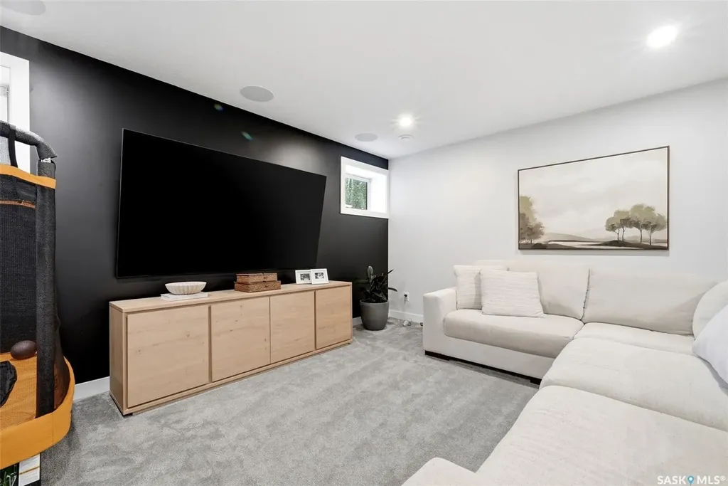 8 Yale Place White City SK S4L 0C7